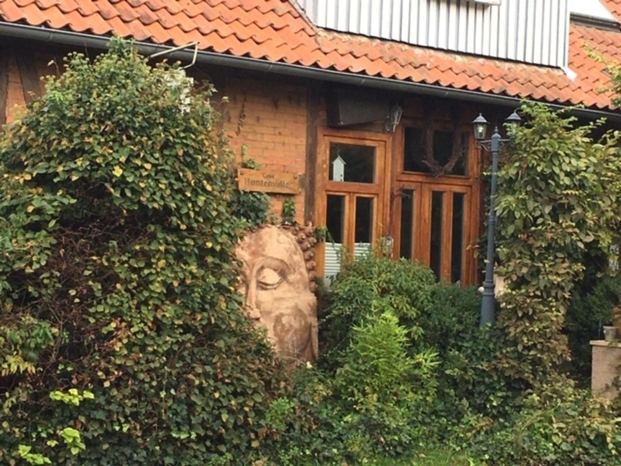Grosse Hobbithoehle Mit Gemeinschaftsgarten Neustadt am Rübenberge エクステリア 写真