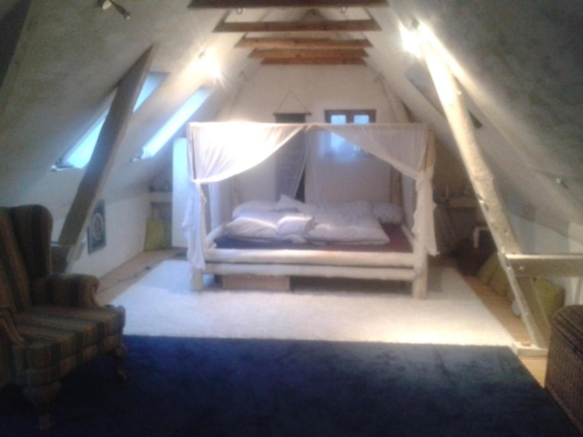 Grosse Hobbithoehle Mit Gemeinschaftsgarten Neustadt am Rübenberge エクステリア 写真
